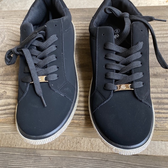 Black sneakers with embellished bottoms - Picture 8 of 12